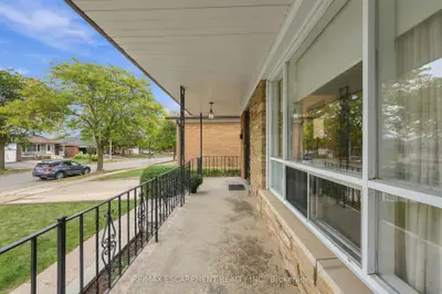 7566 Netherwood Road, Mississauga, On L4t 2n9