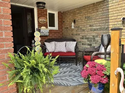 72 Carisbrooke Court, Brampton, On L6s 3k1