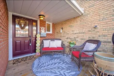 72 Carisbrooke Court, Brampton, On L6s 3k1