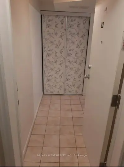 34 Penhurst Avenue B2, Toronto, On M8y 3a9