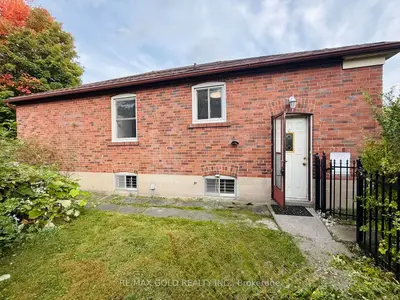 11 Pine Avenue N, Mississauga, On L5h 2p7
