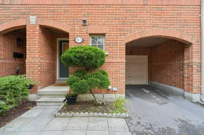23 West Deane Park Drive 2, Toronto, On M9b 2r5