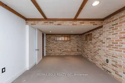 28 Devonshire Drive, Brampton, On L6t 3g3
