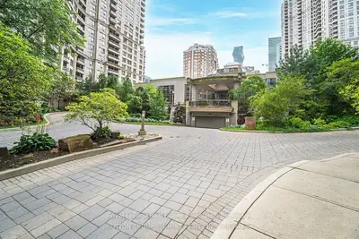 3880 Duke Of York Boulevard 409, Mississauga, On L5b 4m7