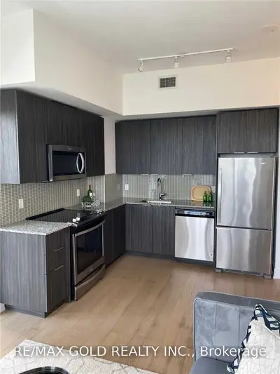 20 Shore Breeze Drive 1802, Toronto, On M8v 1a1