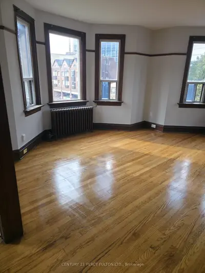 35 Jane Street 15, Toronto, On M6s 3y3