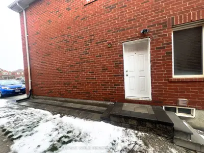 12 Lillian Crescent Basemnt, Brampton, On L6r 3p9