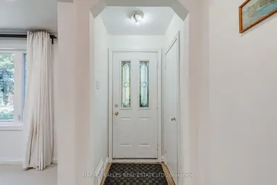 8 Crown Court, Toronto, On M8z 4v4
