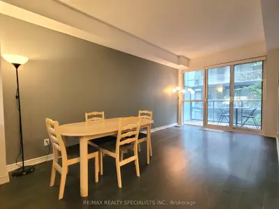 15 James Finlay Way 823, Toronto, On M3m 0b3