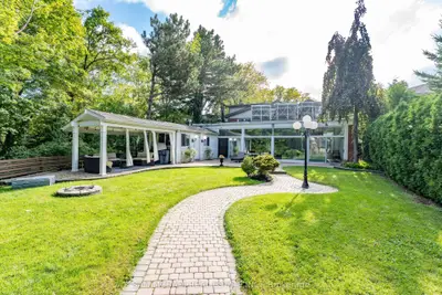2221 Greenhurst Avenue, Mississauga, On L4x 1j5