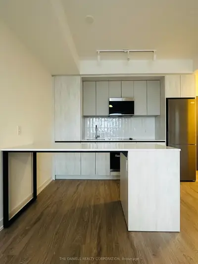 2485 Eglinton Avenue W 319, Mississauga, On L5m 2t1