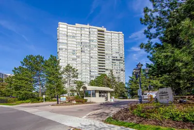22 Hanover Road 2107, Brampton, On L6s 5k7