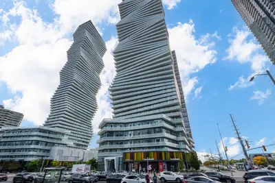 3900 Confederation Parkway 2401, Mississauga, On L5b 0m3