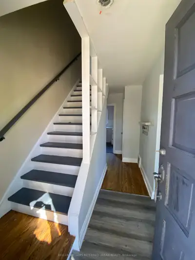 32 Amesbury Drive, Toronto, On M6m 4h4