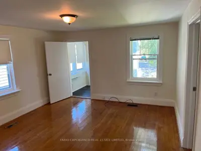 906 Beechwood Avenue, Mississauga, On L5g 4e2