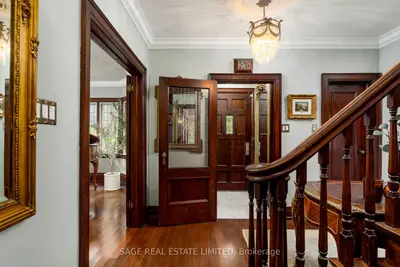 124 Brentwood Road N, Toronto, On M8x 2c6