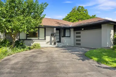 16 Oldham Road, Toronto, On M9a 2b7