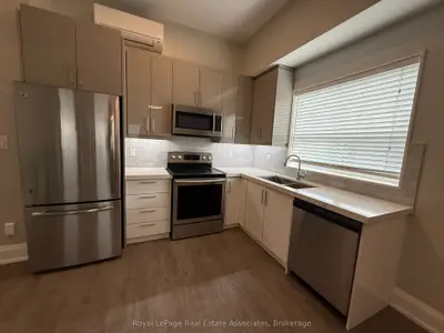 2548 Eglinton Avenue W 3, Toronto, On M6m 1t1