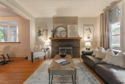 181 Garden Avenue, Toronto, On M6r 1h8
