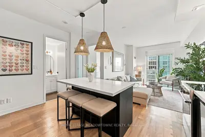 165 Legion Road N 1321, Toronto, On M8y 0b3