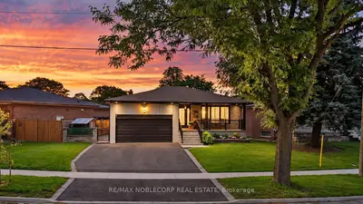 34 Ridgemount Road, Toronto, On M9p 1c5