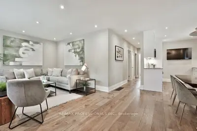 17 Loney Avenue, Toronto, On M3l 1g4
