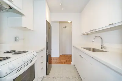 554 Harvie Avenue 5, Toronto, On M6e 4m1