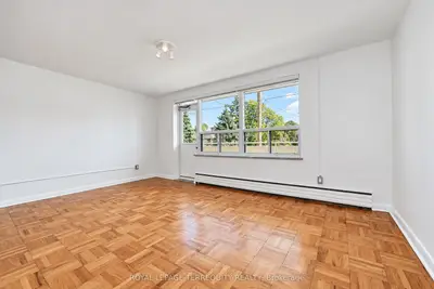 554 Harvie Avenue 5, Toronto, On M6e 4m1