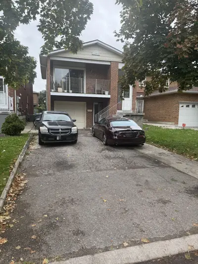 23 Deerpark Crescent, Brampton, On L6x 2t6