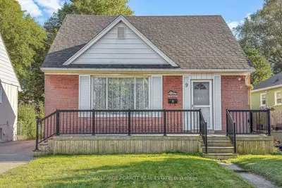 9 Putney Road, Toronto, On M8w 2k6