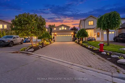 9 Aster Court, Brampton, On L6v 3p1