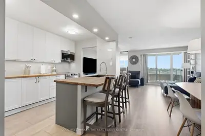 75 Emmett Avenue 907, Toronto, On M6m 5a7