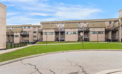 2095 Roche Court 232, Mississauga, On L5k 2c8