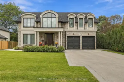 902 Parkland Avenue, Mississauga, On L5h 3h1