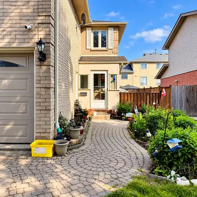 32 Steven Court, Brampton, On L6z 3a7