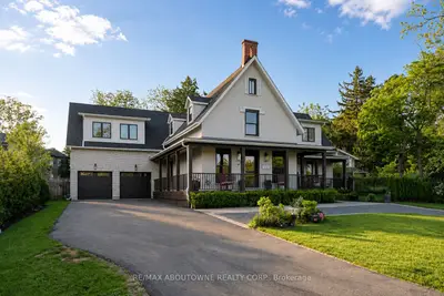 489 Lakeshore Road W, Oakville, On L6k 1g4
