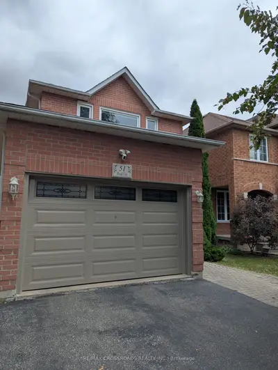 51 Hood Crescent, Brampton, On L6y 4s7