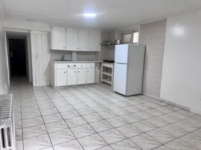 415 Delaware Avenue Lower, Toronto, On M6h 2v1