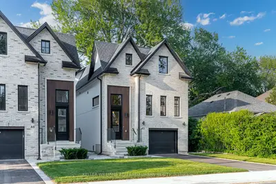 45 Benson Avenue, Mississauga, On L5h 2p3