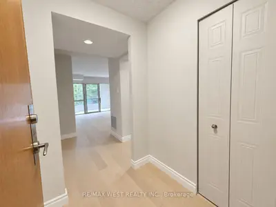 3 Hickory Tree Road 305n, Toronto, On M9n 3w5