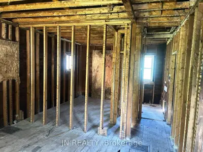 37 Rosedale Avenue W, Brampton, On L6x 1k3