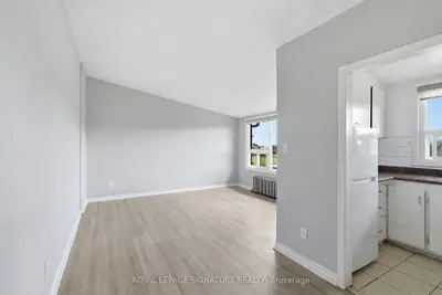 49 Cuffley Crescent S 301, Toronto, On M3k 1x4
