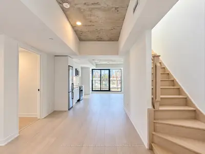 1 Vine Avenue 501, Toronto, On M6p 0c8