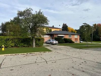 19 Upminster Crescent, Toronto, On M9b 5w1