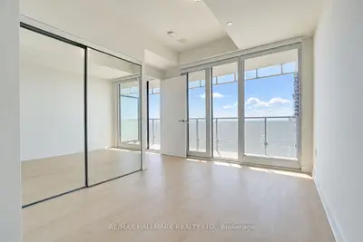 3900 Confederation Parkway 5504, Mississauga, On L5b 0m3