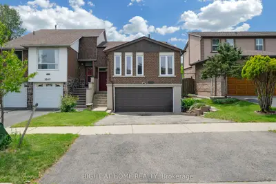 3241 Mccarthy Court, Mississauga, On L4y 3z4