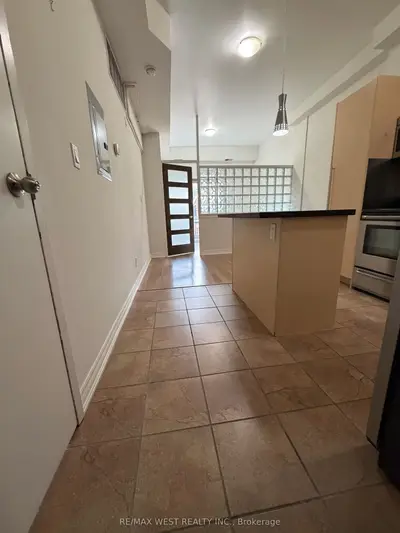 1090a Bloor Street W Upper Unit, Toronto, On M6h 1m6