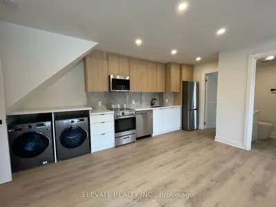 38 Lightbourn Avenue, Toronto, On M6h 3p3