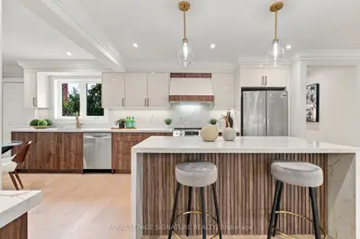 11 Brook Tree Crescent, Toronto, On M9p 1k8