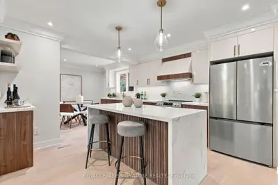 11 Brook Tree Crescent, Toronto, On M9p 1k8